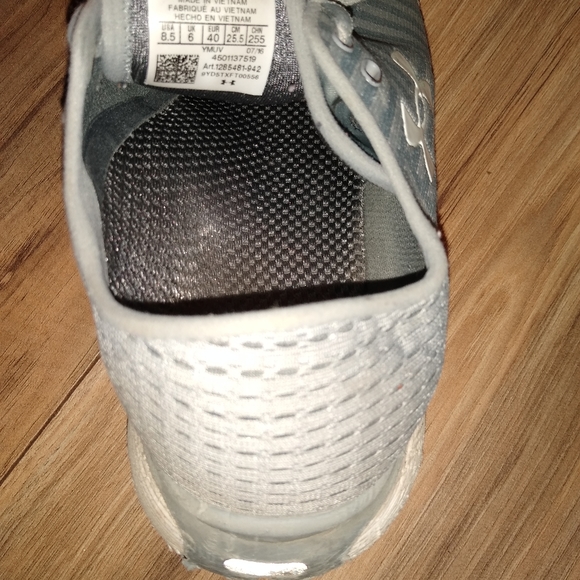 Under Armour Shoes - Picture 4 of 7